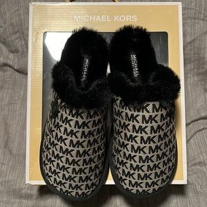 Brand new in box Michael Kors Janis Slippers size 8